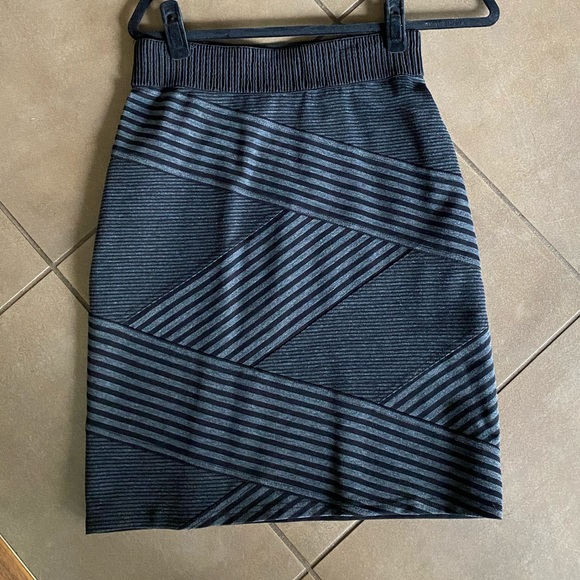 Joseph Ribkoff skirt size 2 - Picture 1 of 4